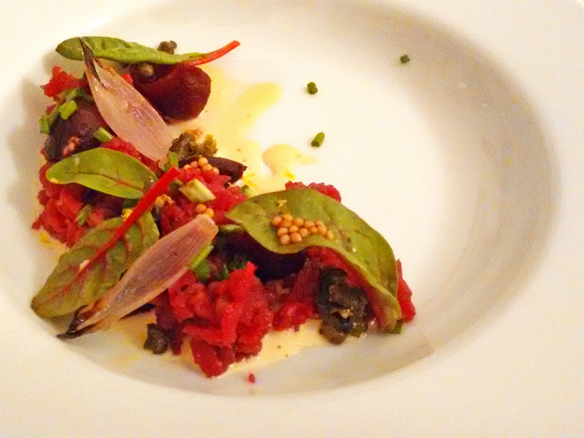 2016-01_tatar+rotebete+kapern(frittiert)+sardelle+senfsaat+eigelbcreme
