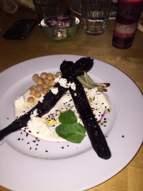12am_2015_03_karotte(sous-vide_flambiert_rrauchjogurt+zitruskichererbse